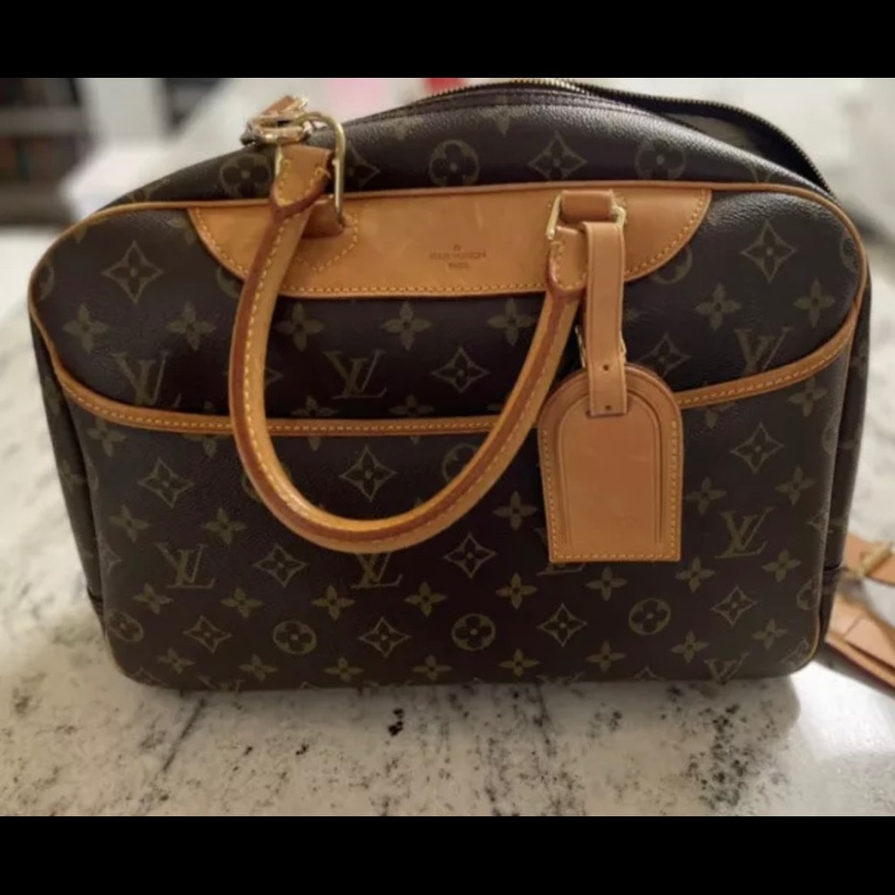 Louis Vuitton Deauville Shoulder bag